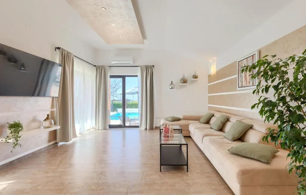 Activity Villa Marula With Outdoor Pool In Buje Gambozzi